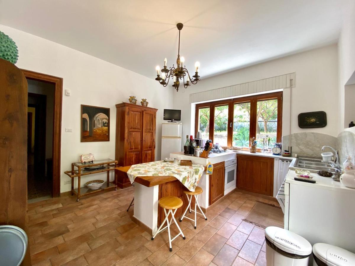 Villa Tana Pacenzia 切法卢 外观 照片