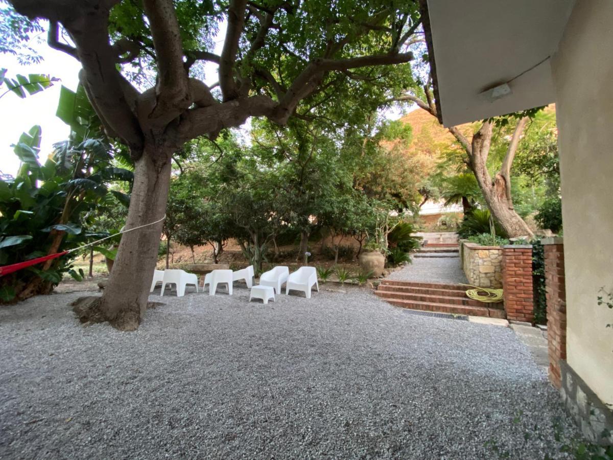 Villa Tana Pacenzia 切法卢 外观 照片